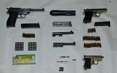 Tbilisidə mənzildən avtomat, tapançalar və partlayıcı maddə götürüldü