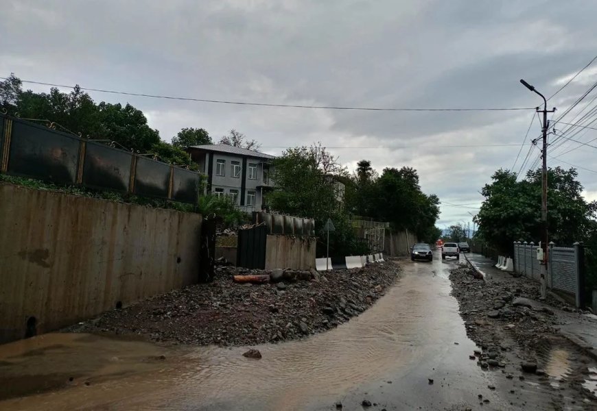 Gürcüstanın Bağdati bələdiyyəsində güclü yağış bir sıra fəsadlar yaradıb