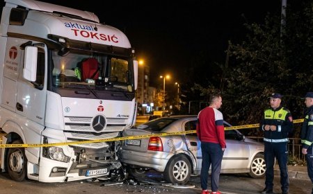 Marneulidə yük maşını və minik avtomobili toqquşub
