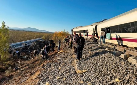 İspaniyada iki qatarın toqquşması nəticəsində ölənlərin sayı 40-a çatıb