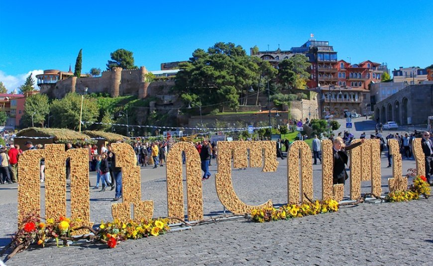 "Tbilisoba" ilə əlaqədar Tbilisinin bir sıra küçələrində nəqliyyatın hərəkəti məhdudlaşdırılır